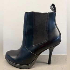 Dr. Marten’s Roni Chelsea boots size US 10 UK 8 black boots